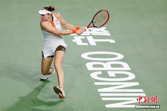 三位世界前十球员携手晋级八强 中国金花汤千慧