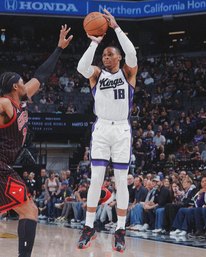 威少37岁零失误创历史纪录 吉迪三双助公牛追平