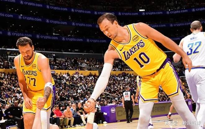 湖人客场复仇尼克斯 肯纳德三分爆发助球队登顶