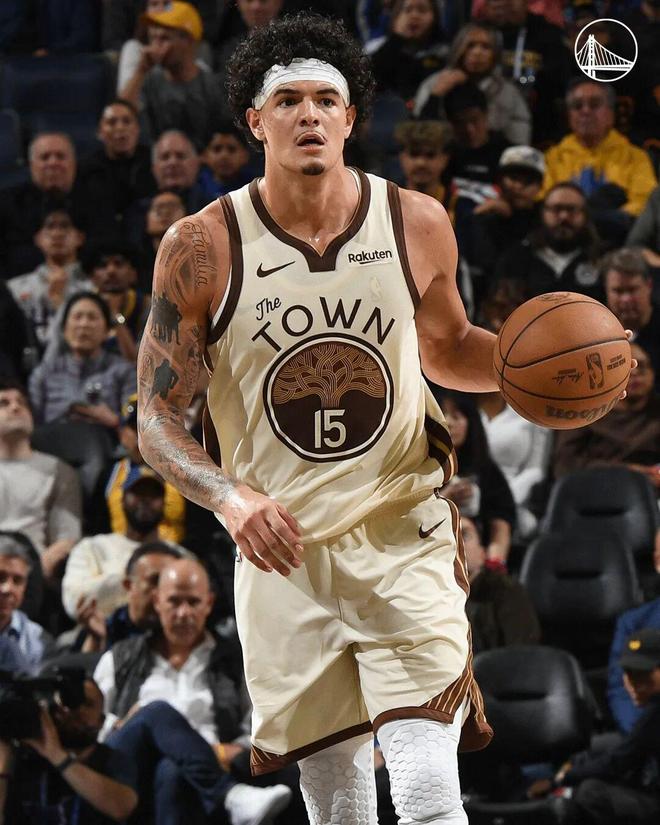 勇士新星桑托斯两场砍31+27分 破生涯纪录成主力