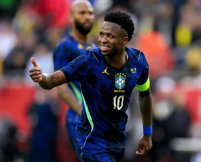 维尼修斯备战期间因身体消耗不适 安帅采取保护